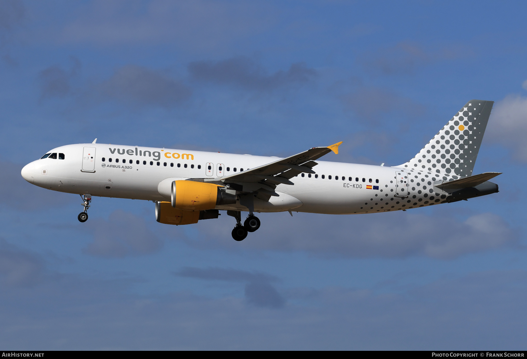 Aircraft Photo of EC-KDG | Airbus A320-214 | Vueling Airlines | AirHistory.net #617416