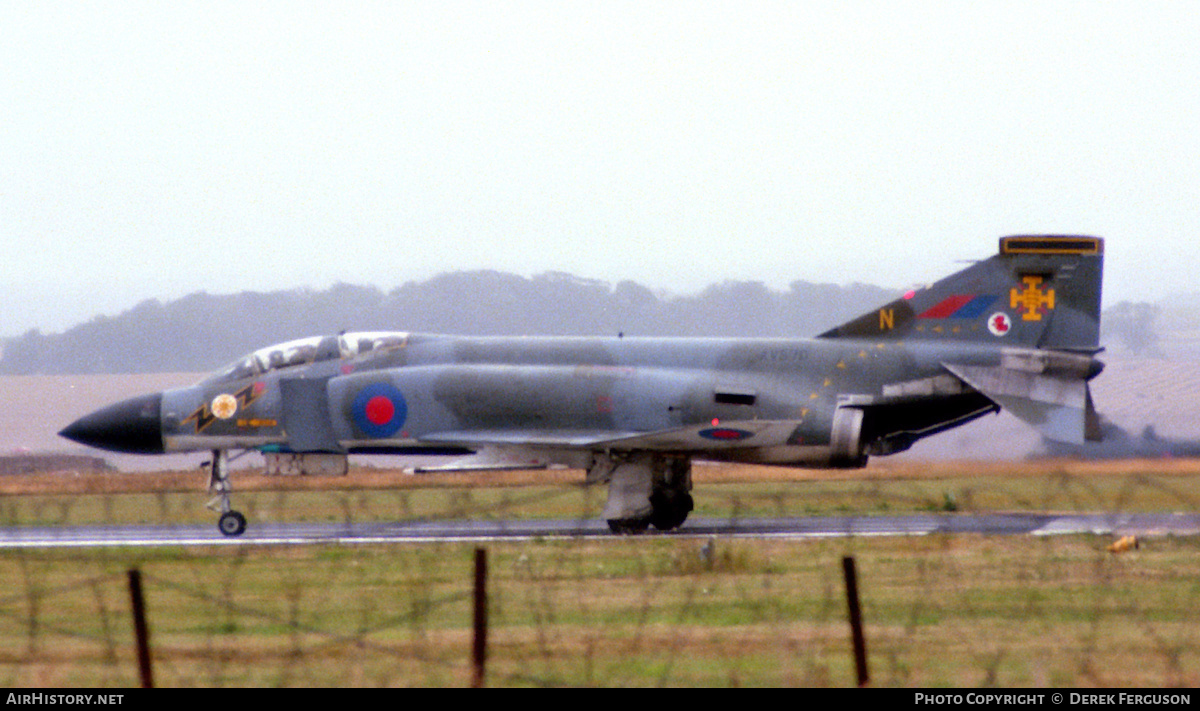 Aircraft Photo of XV570 | McDonnell Douglas F-4K Phantom FG1 | UK - Air Force | AirHistory.net #617441