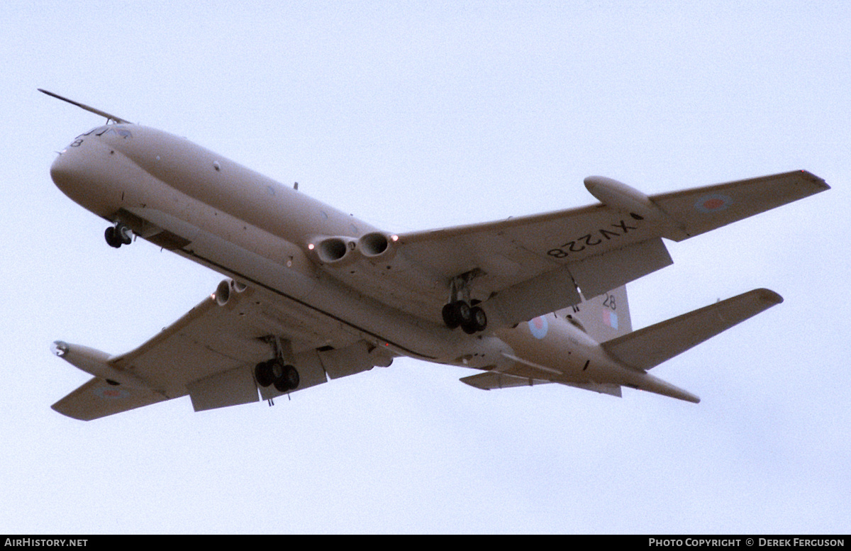 Aircraft Photo of XV228 | Hawker Siddeley Nimrod MR2 | UK - Air Force | AirHistory.net #617459