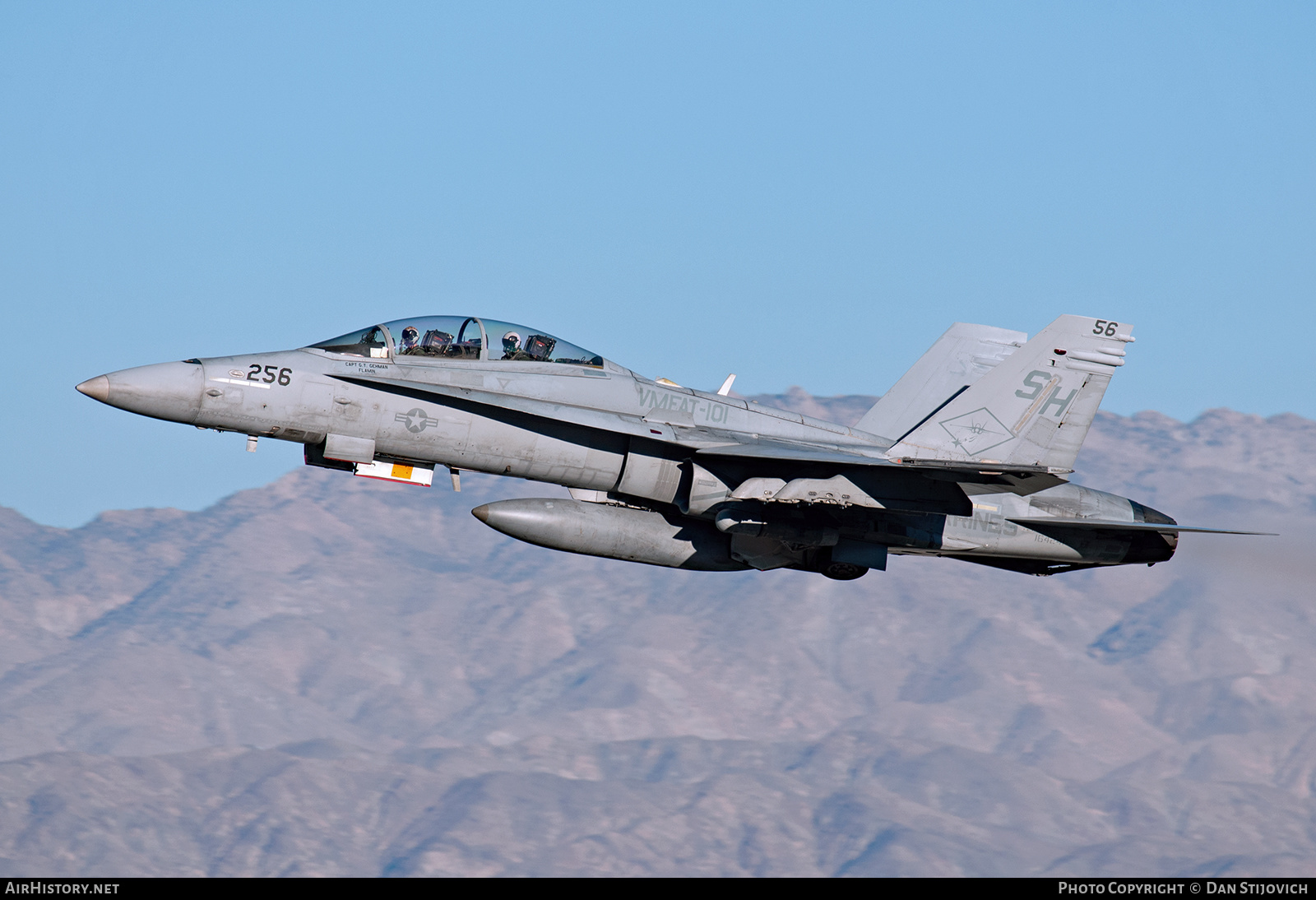 Aircraft Photo of 164241 | McDonnell Douglas F/A-18D Hornet | USA - Marines | AirHistory.net #617512