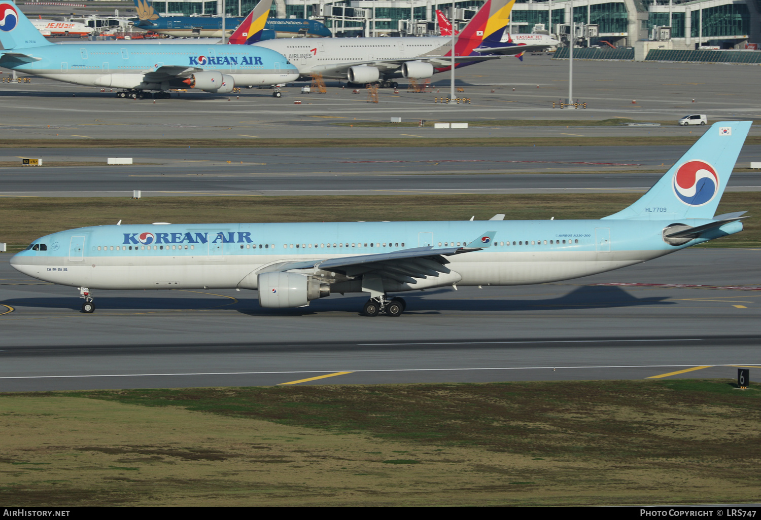 Aircraft Photo of HL7709 | Airbus A330-323 | Korean Air | AirHistory.net #617692