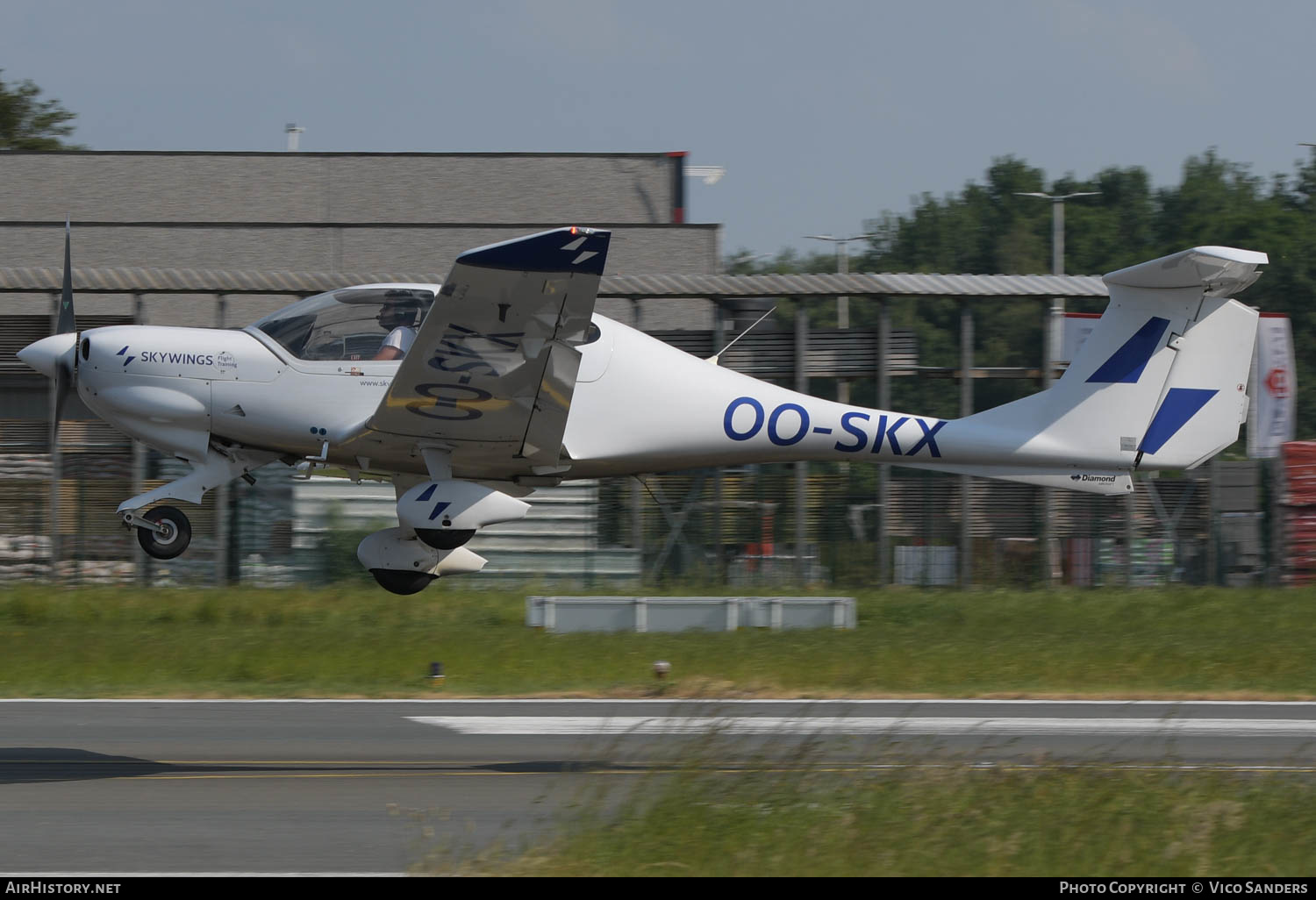 Aircraft Photo of OO-SKX | Diamond DA40D Diamond Star TDI | Skywings Flight Training | AirHistory.net #617772