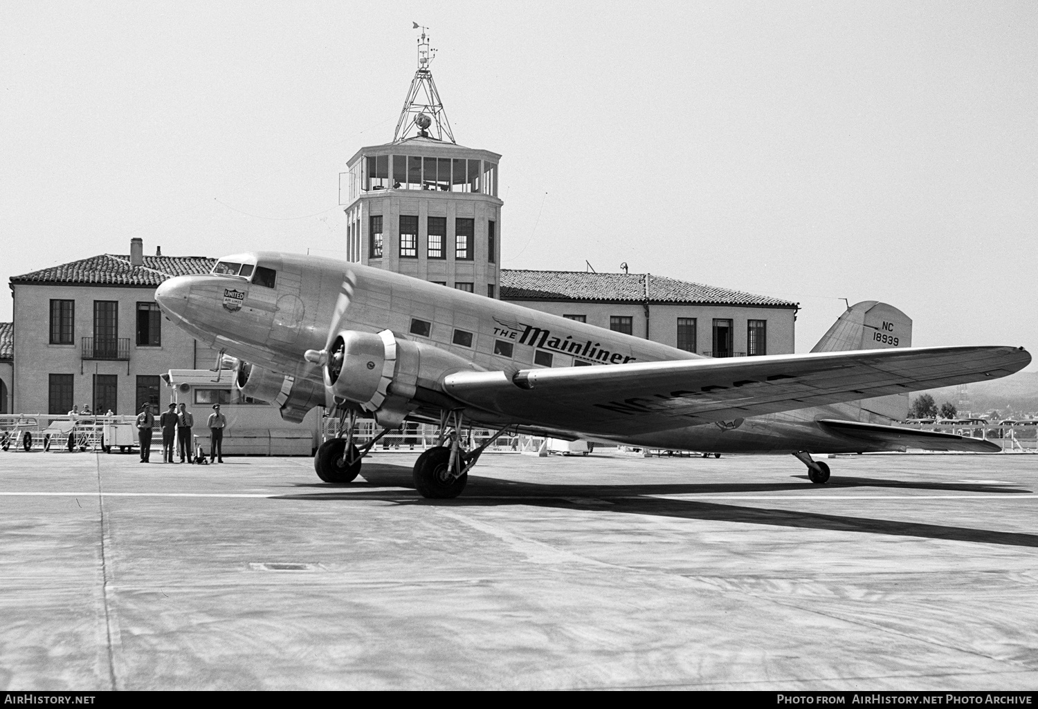 Aircraft Photo of NC18939 | Douglas DC-3A-197B | United Air Lines | AirHistory.net #617820