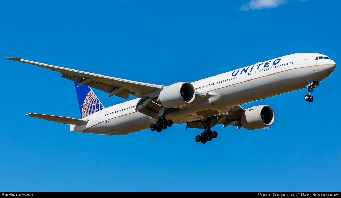 Aircraft Photo of N2136U | Boeing 777-300/ER | United Airlines | AirHistory.net #617891