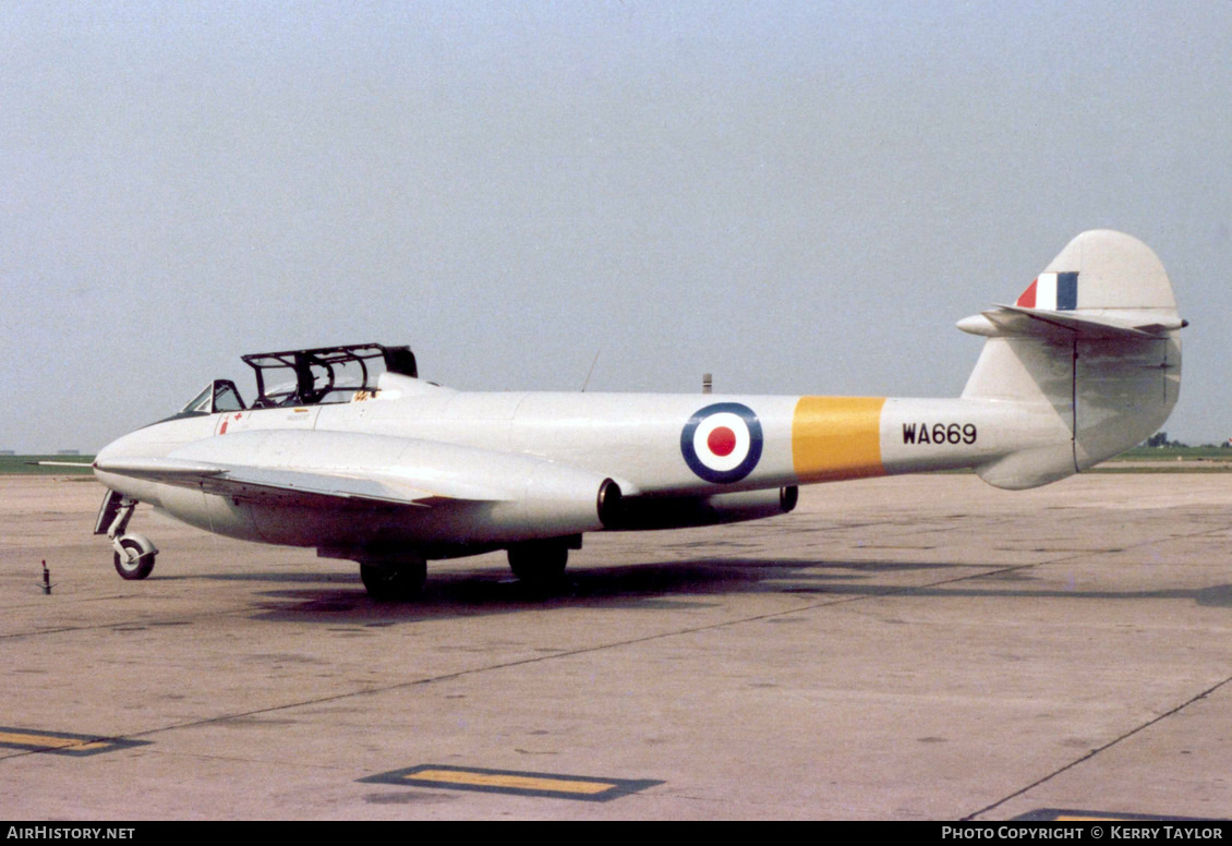 Aircraft Photo of WA669 | Gloster Meteor T7 | UK - Air Force | AirHistory.net #617922