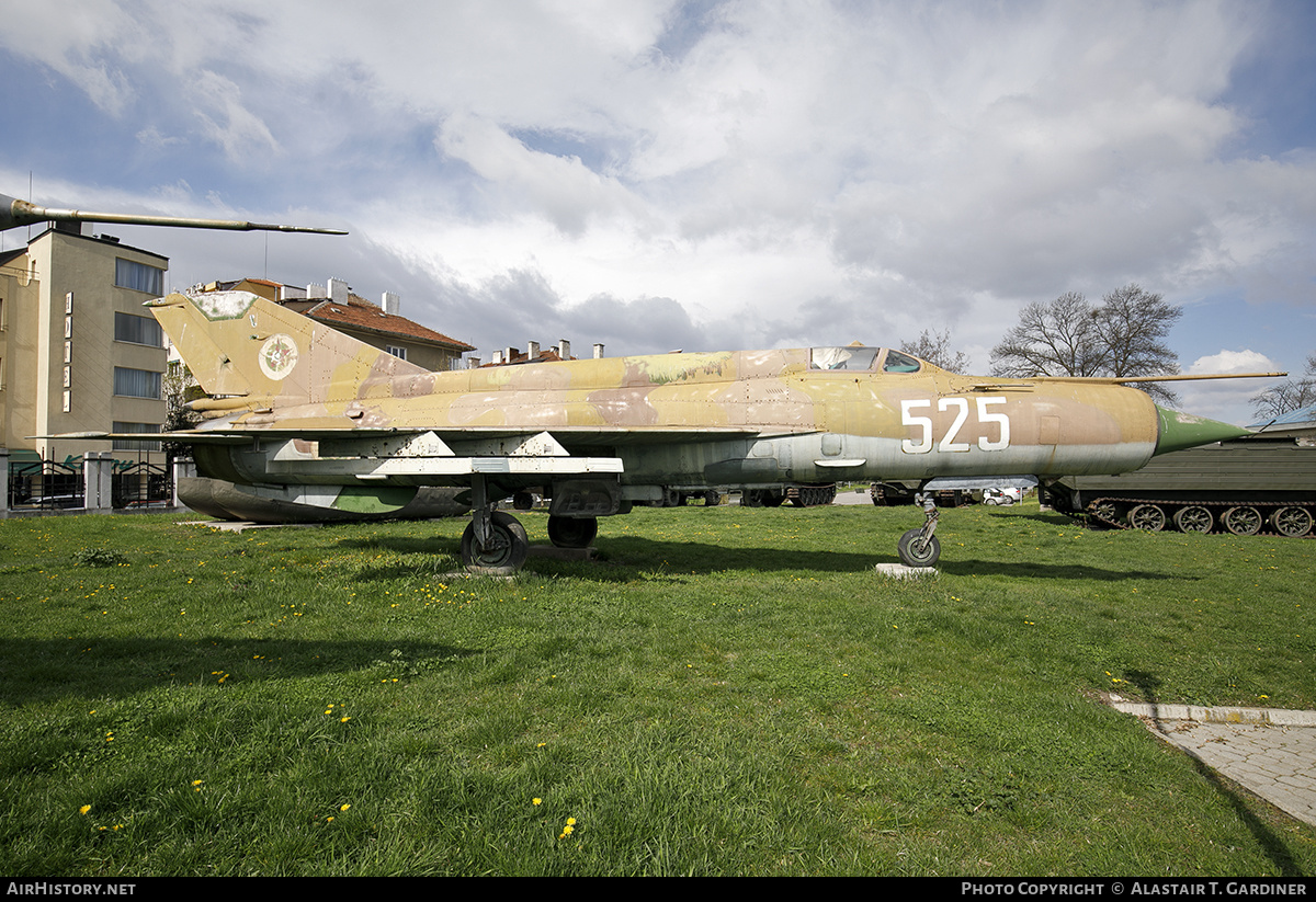 Aircraft Photo of 525 | Mikoyan-Gurevich MiG-21bis | Bulgaria - Air Force | AirHistory.net #617937