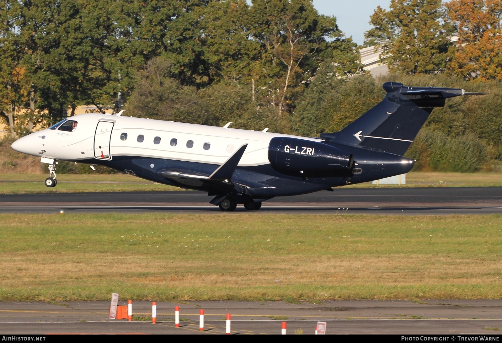 Aircraft Photo of G-LZRI | Embraer EMB-550 Praetor 600 | AirHistory.net #618051