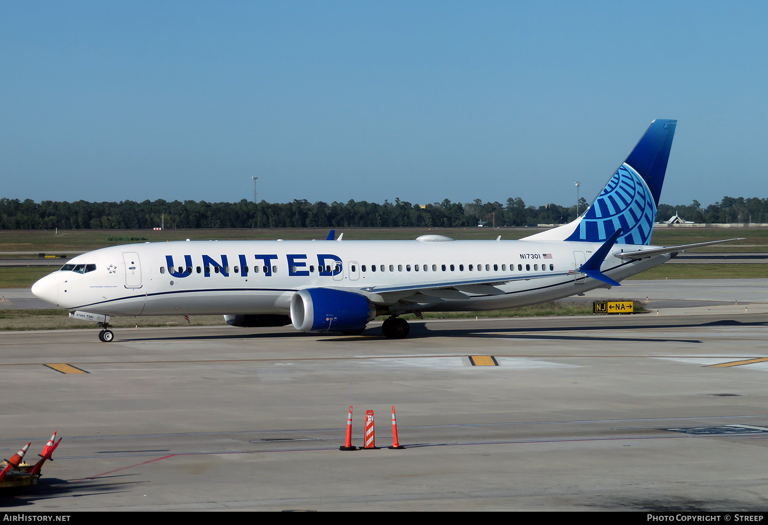 Aircraft Photo of N17301 | Boeing 737-8 Max 8 | United Airlines | AirHistory.net #618111