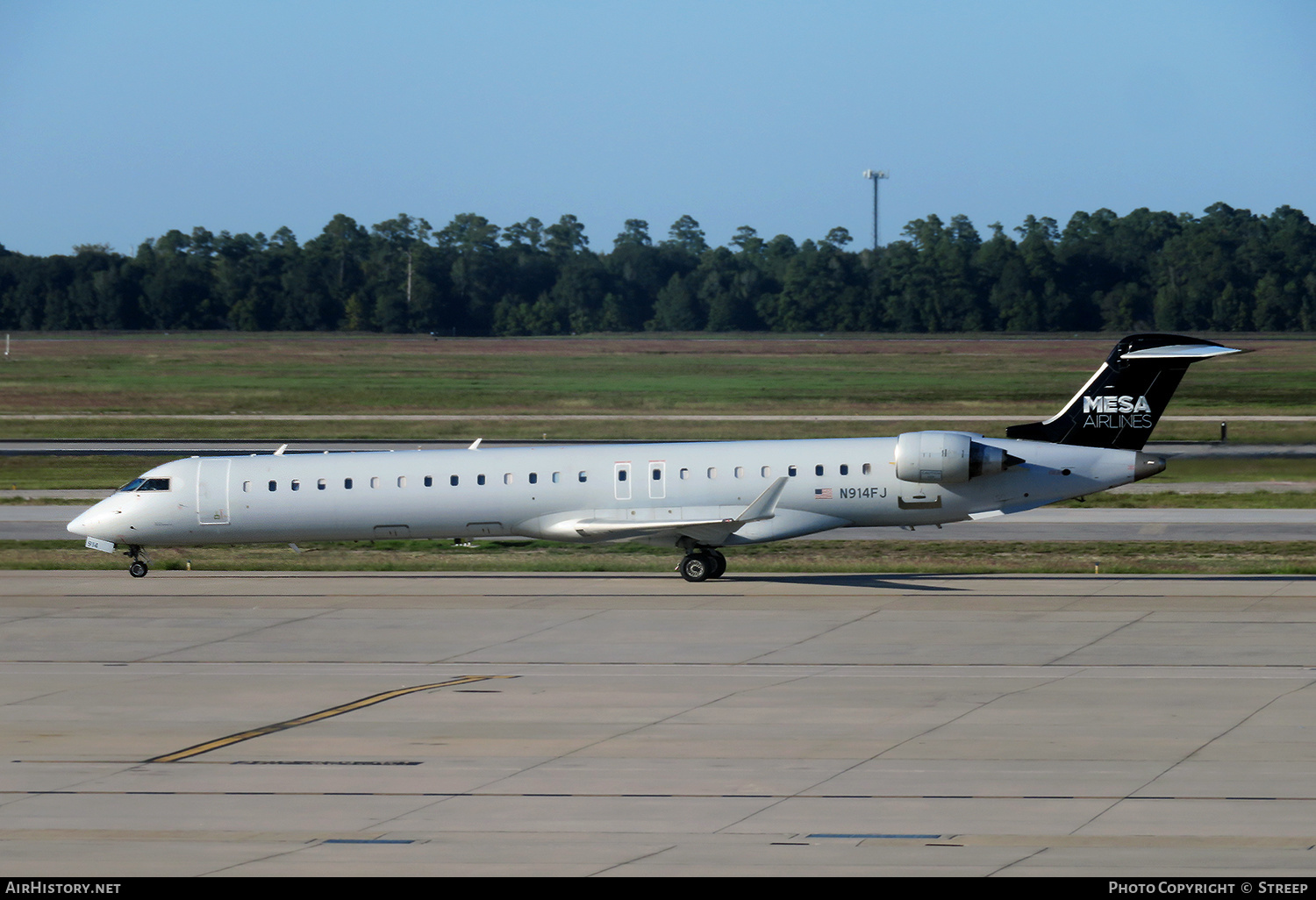 Aircraft Photo of N914FJ | Bombardier CRJ-900ER (CL-600-2D24) | Mesa Airlines | AirHistory.net #618118