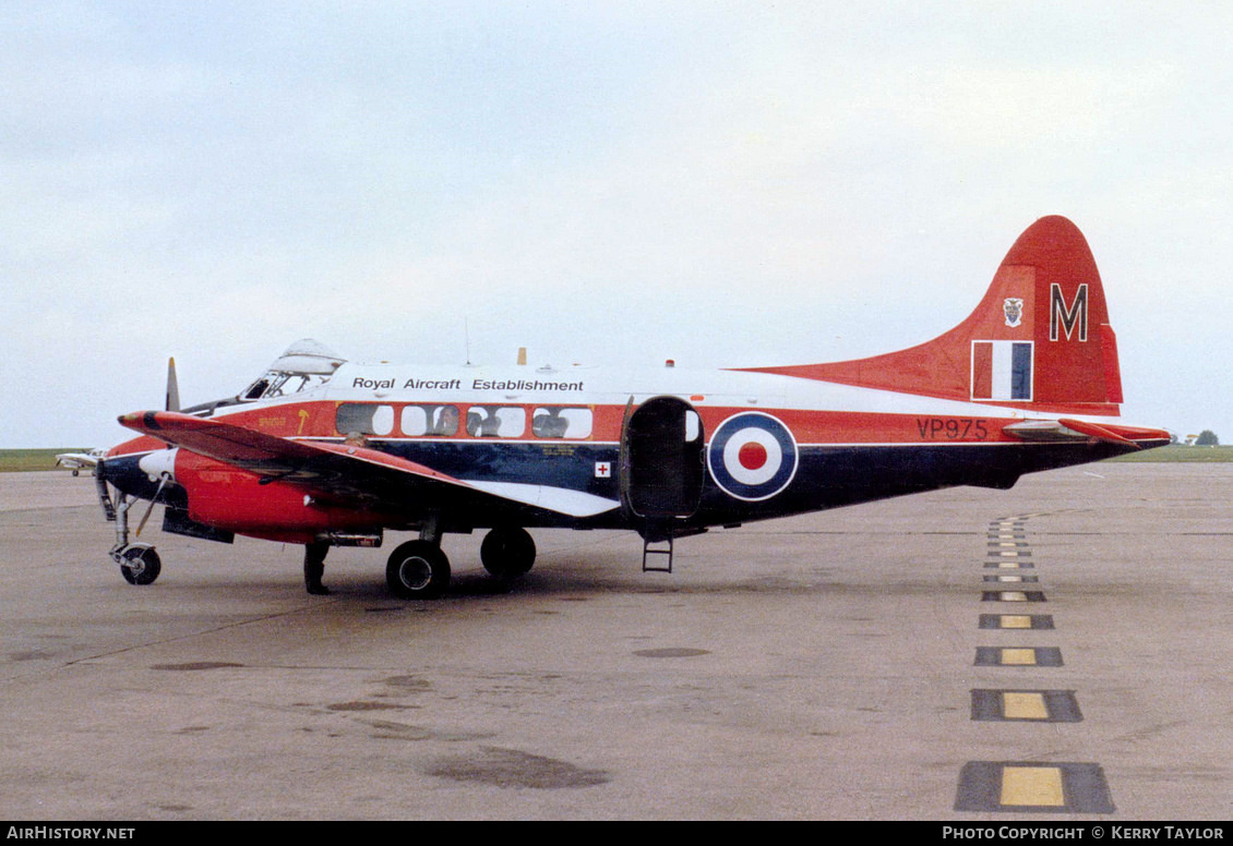 Aircraft Photo of VP975 | De Havilland D.H. 104 Devon C2 | UK - Air Force | AirHistory.net #618174