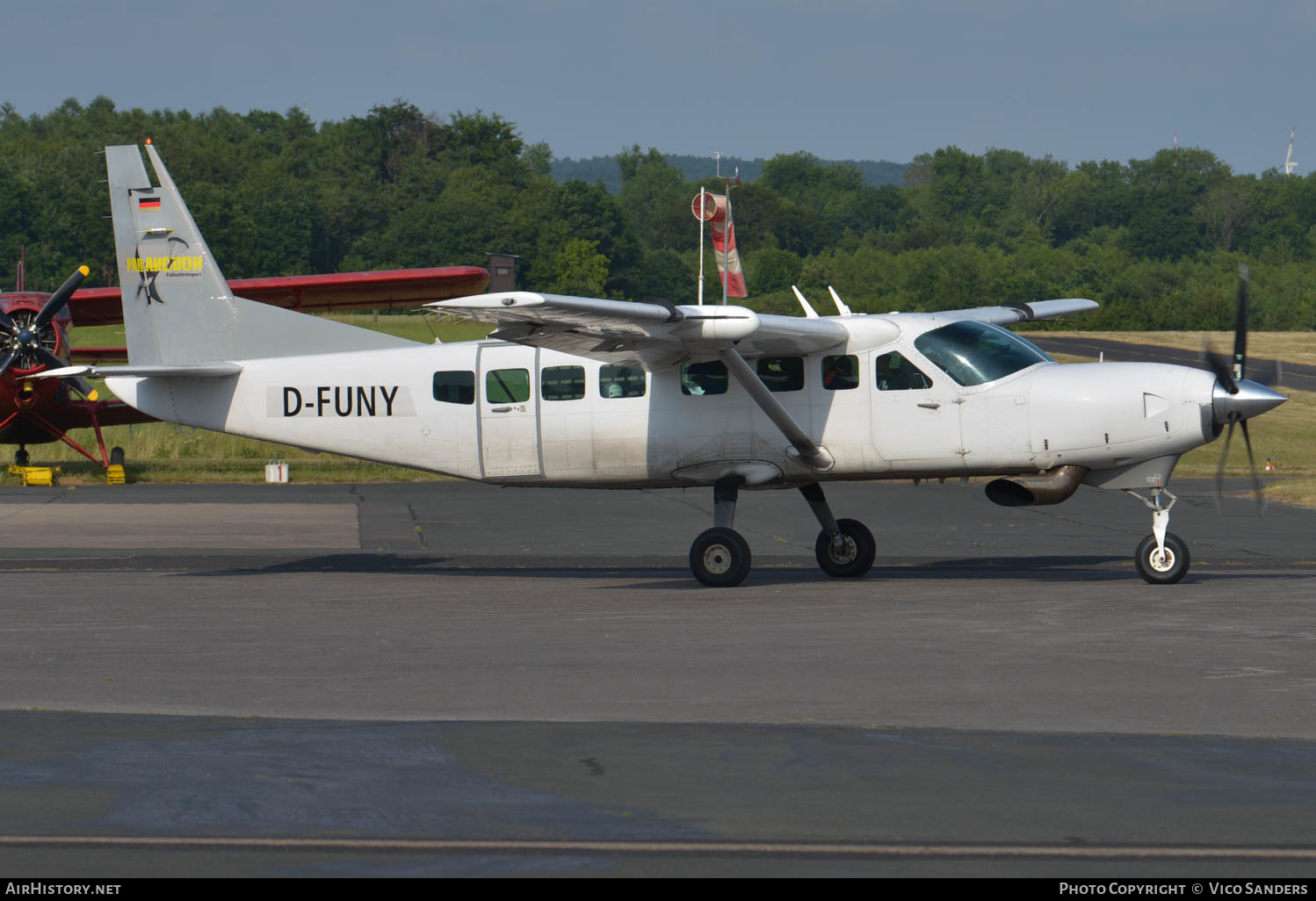 Aircraft Photo of D-FUNY | Cessna 208B Grand Caravan | Paranodon Fallschirmsport | AirHistory.net #618388