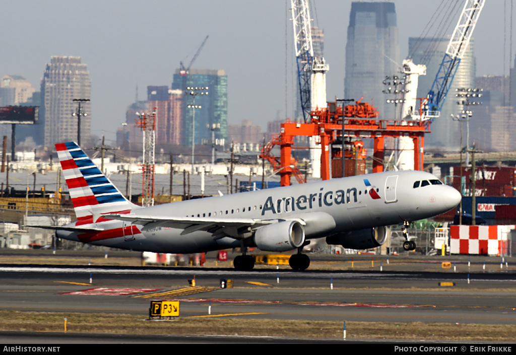 Aircraft Photo of N109UW | Airbus A320-214 | American Airlines | AirHistory.net #618449