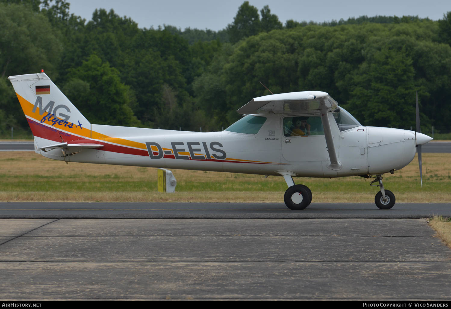 Aircraft Photo of D-EEIS | Cessna 150L | MG Flyers Luftfahrerschule | AirHistory.net #618485