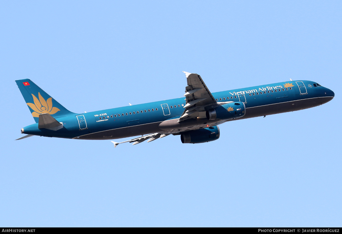 Aircraft Photo of VN-A325 | Airbus A321-231 | Vietnam Airlines | AirHistory.net #618640