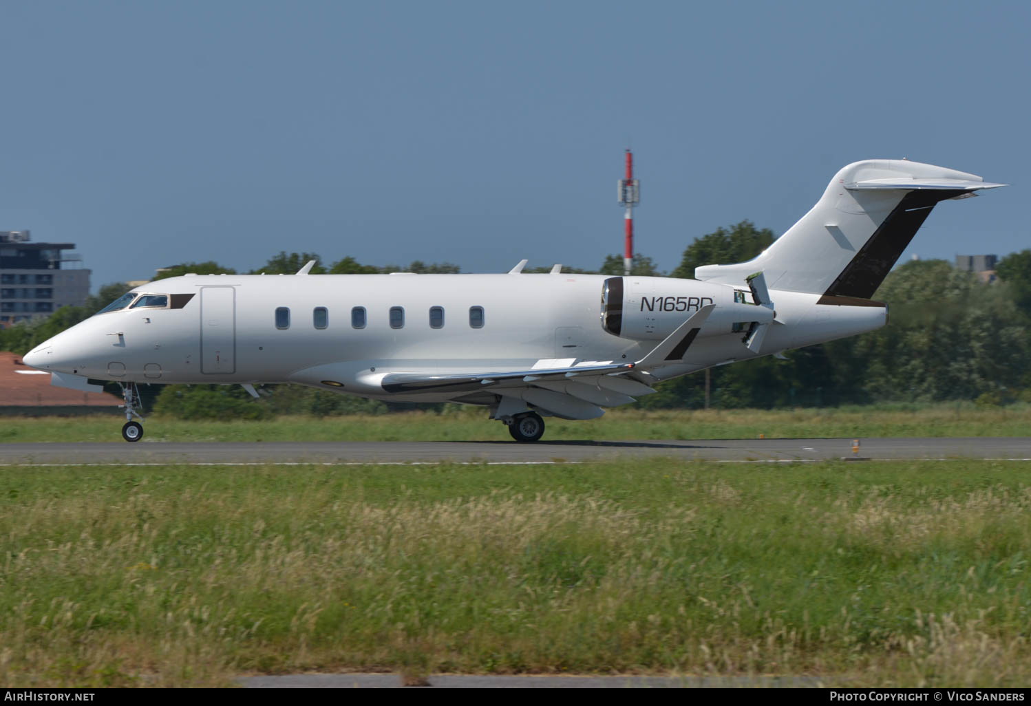 Aircraft Photo of N165RD | Bombardier Challenger 350 (BD-100-1A10) | AirHistory.net #618890