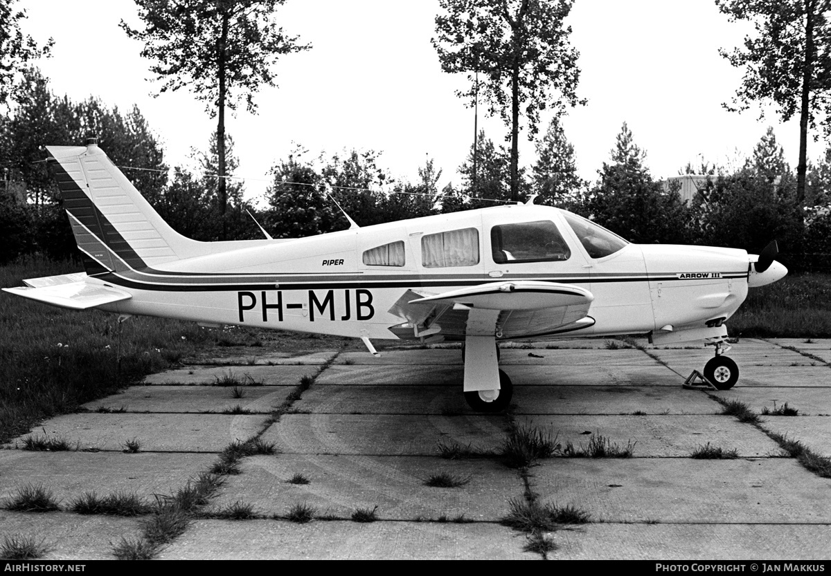 Aircraft Photo of PH-MJB | Piper PA-28R-201 Arrow III | AirHistory.net #618892