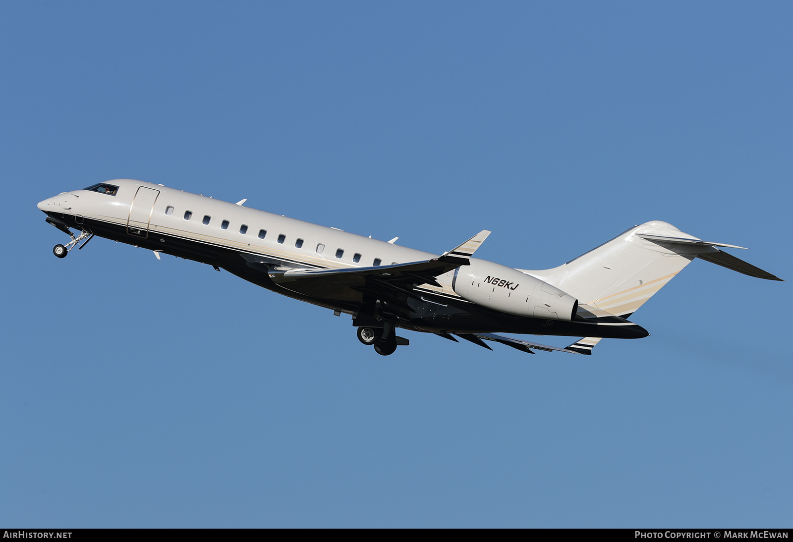 Aircraft Photo of N68KJ | Bombardier Global 6000 (BD-700-1A10) | AirHistory.net #619001