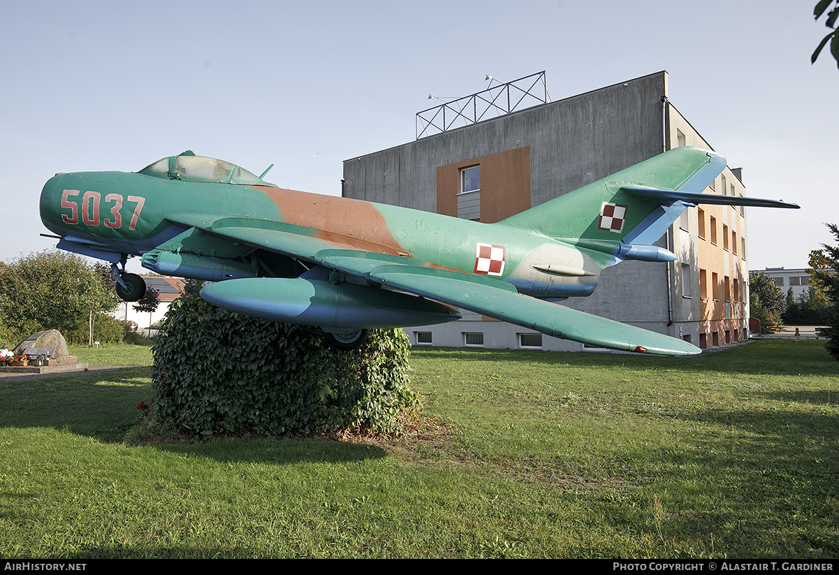 Aircraft Photo of 5037 | PZL-Mielec Lim-6R | Poland - Air Force | AirHistory.net #619025