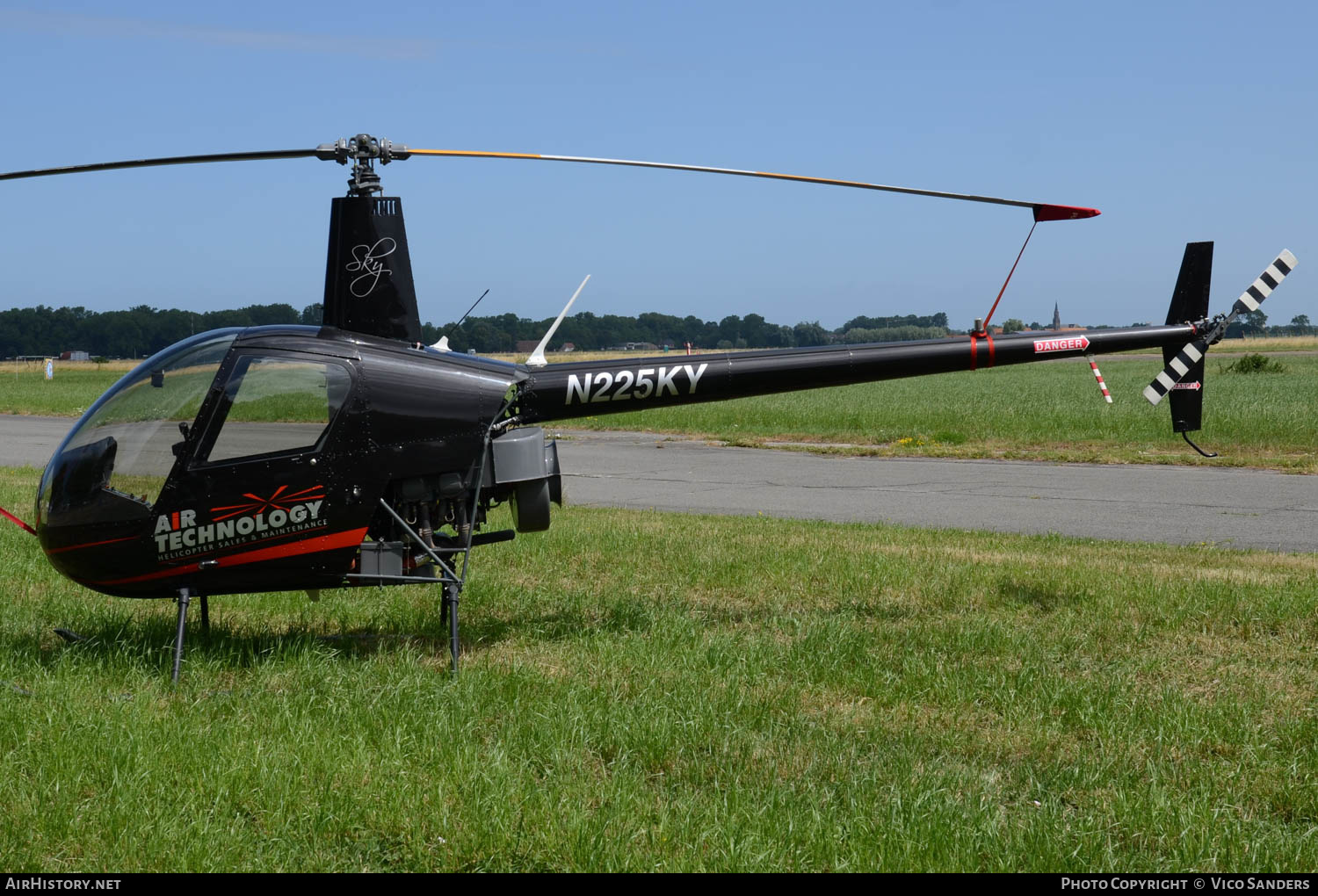 Aircraft Photo of N225KY | Robinson R-22 Beta II | Air Technology | AirHistory.net #619077