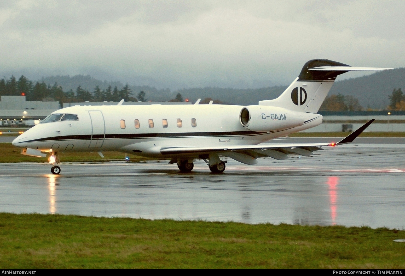Aircraft Photo of C-GAJM | Bombardier Challenger 350 (BD-100-1A10) | AirHistory.net #619078