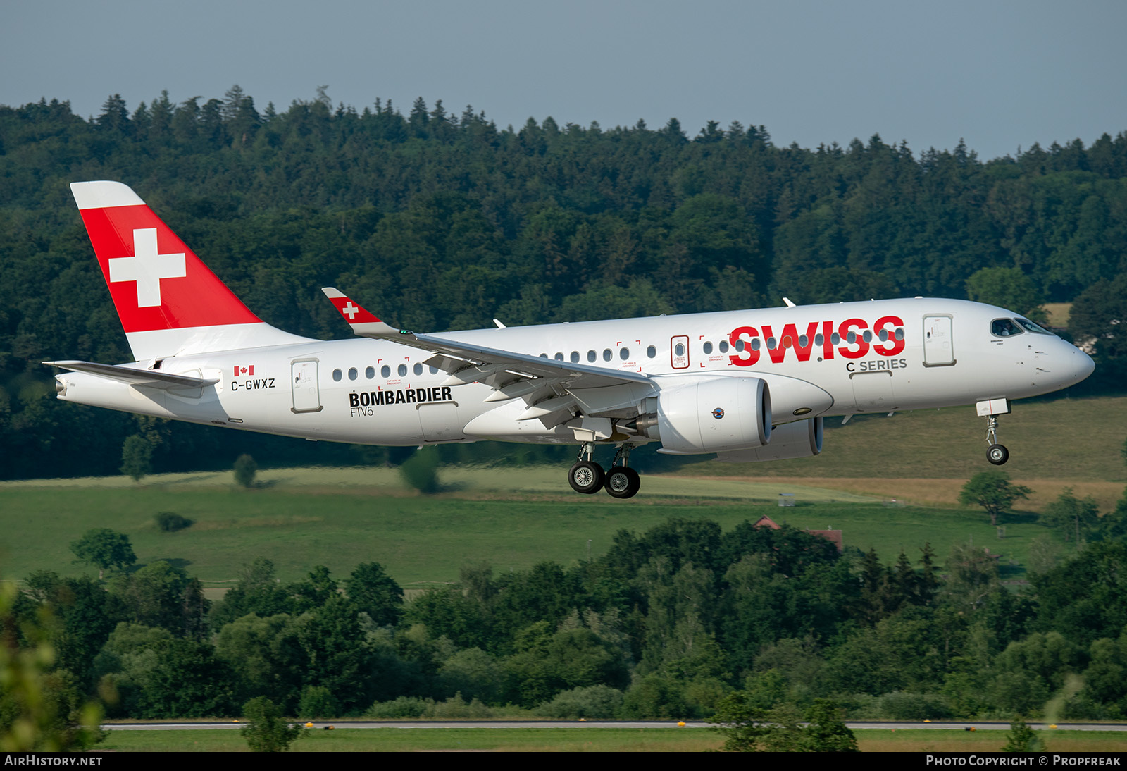 Aircraft Photo of C-GWXZ | Bombardier CSeries CS100 (BD-500-1A10) | Swiss International Air Lines | AirHistory.net #619357