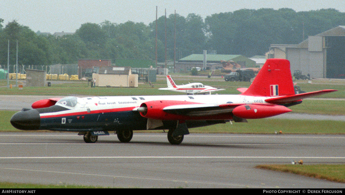 Aircraft Photo of XH568 | English Electric Canberra B2/6 | UK - Air Force | AirHistory.net #619595