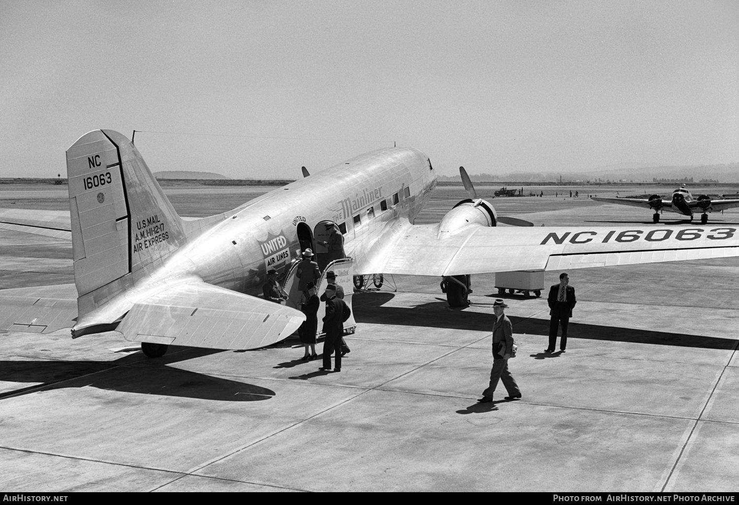 Aircraft Photo of NC16063 | Douglas DC-3A-191 | United Air Lines | AirHistory.net #619604