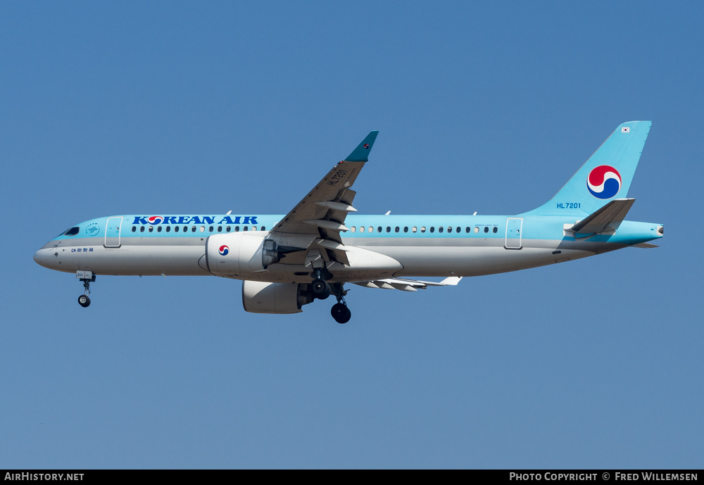 Aircraft Photo of HL7201 | Bombardier CSeries CS300 (BD-500-1A11) | Korean Air | AirHistory.net #619940