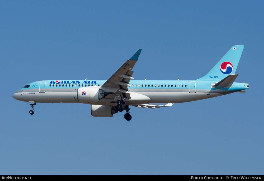 Aircraft Photo of HL7201 | Bombardier CSeries CS300 (BD-500-1A11) | Korean Air | AirHistory.net #619940