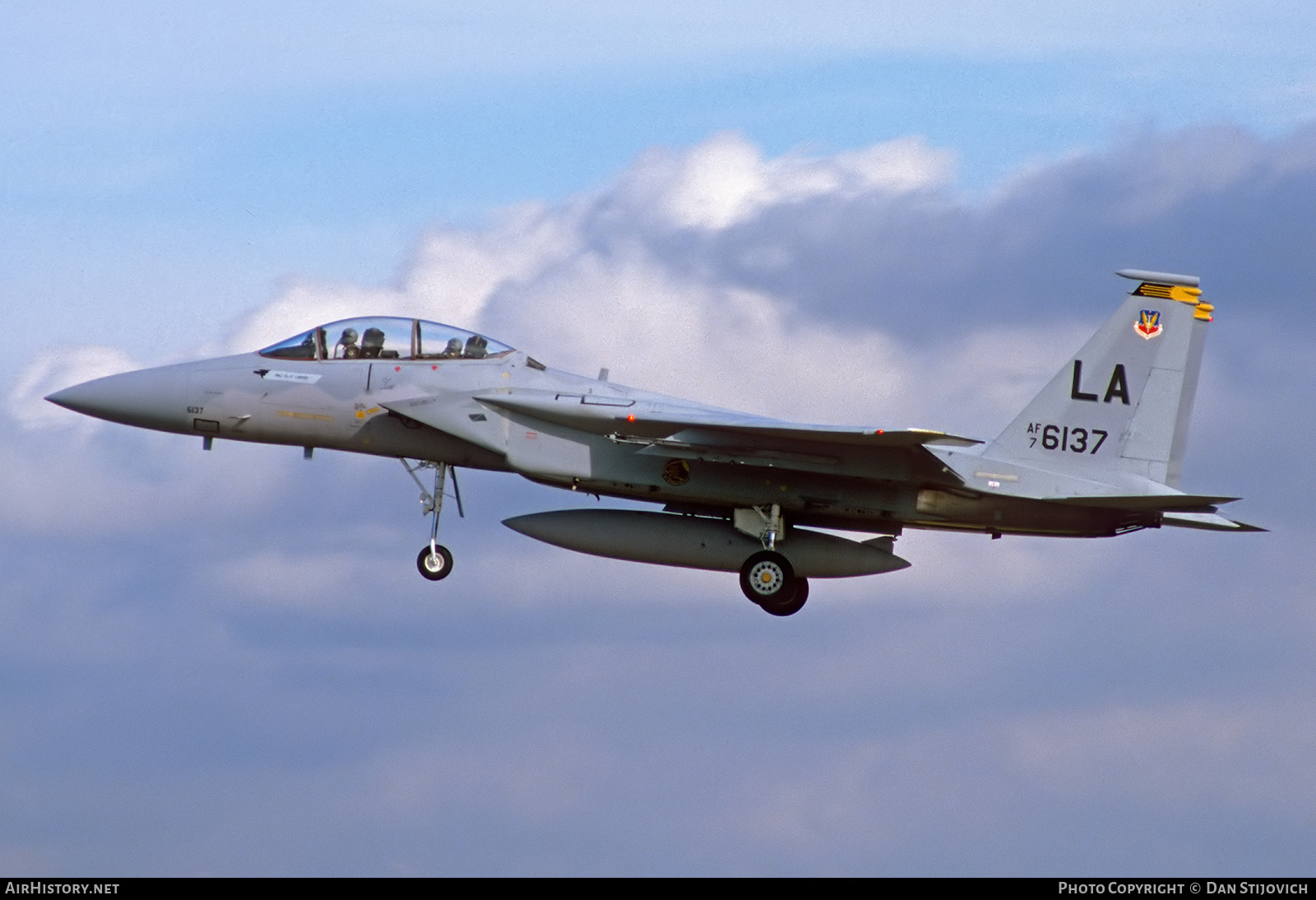 Aircraft Photo of 76-0137 / AF7-6137 | McDonnell Douglas F-15B Eagle | USA - Air Force | AirHistory.net #620081