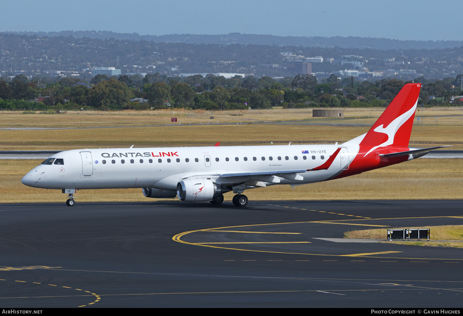 Aircraft Photo of VH-UYE | Embraer 190AR (ERJ-190-100IGW) | QantasLink | AirHistory.net #620891