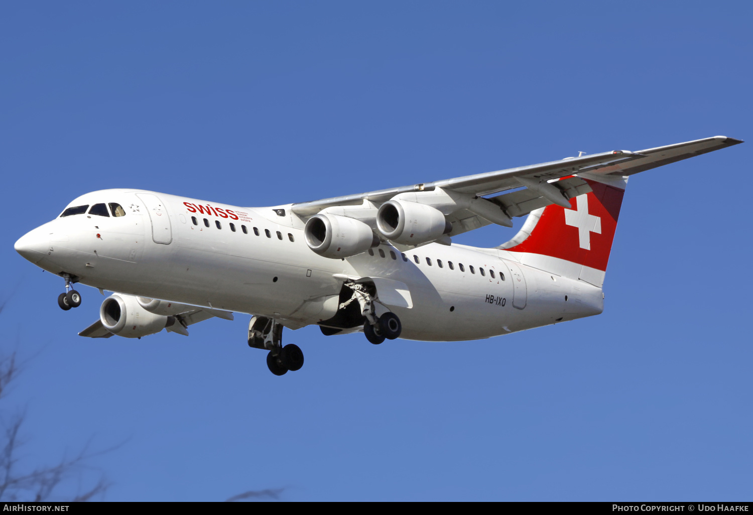 Aircraft Photo of HB-IXQ | British Aerospace Avro 146-RJ100 | Swiss International Air Lines | AirHistory.net #620986