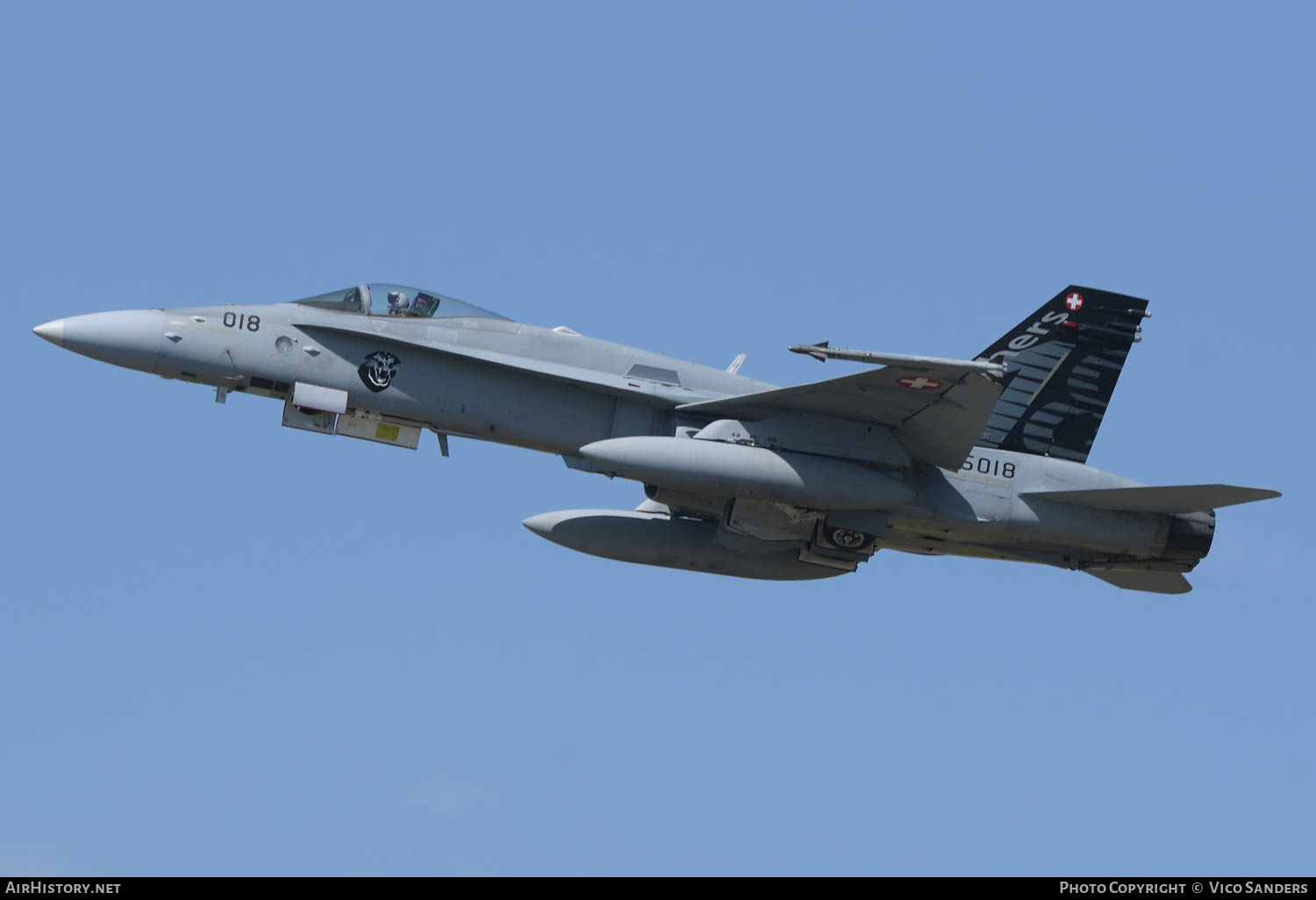 Aircraft Photo of J-5018 | McDonnell Douglas F/A-18C Hornet | Switzerland - Air Force | AirHistory.net #621276