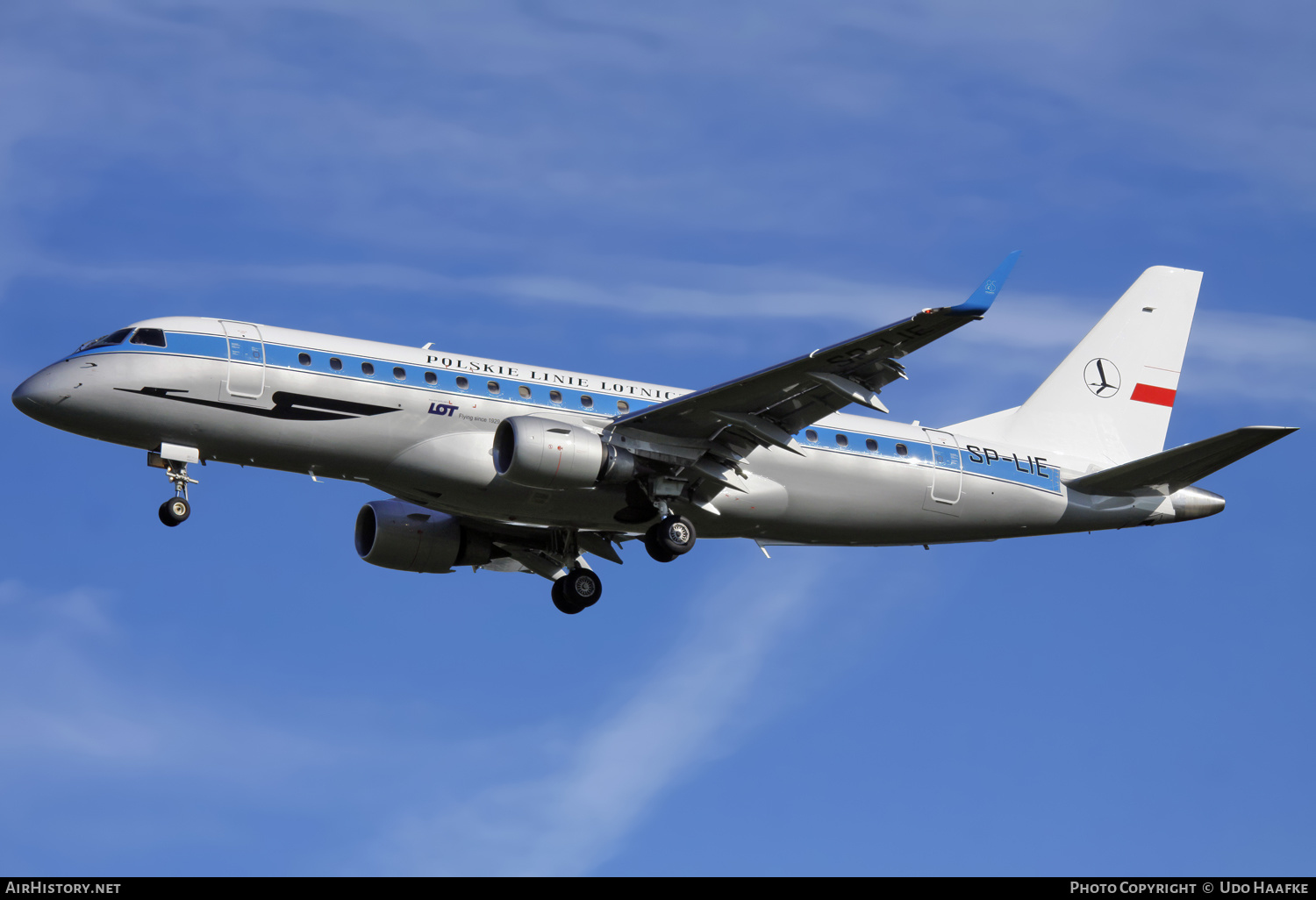 Aircraft Photo of SP-LIE | Embraer 175LR (ERJ-170-200LR) | LOT Polish Airlines - Polskie Linie Lotnicze | AirHistory.net #621308