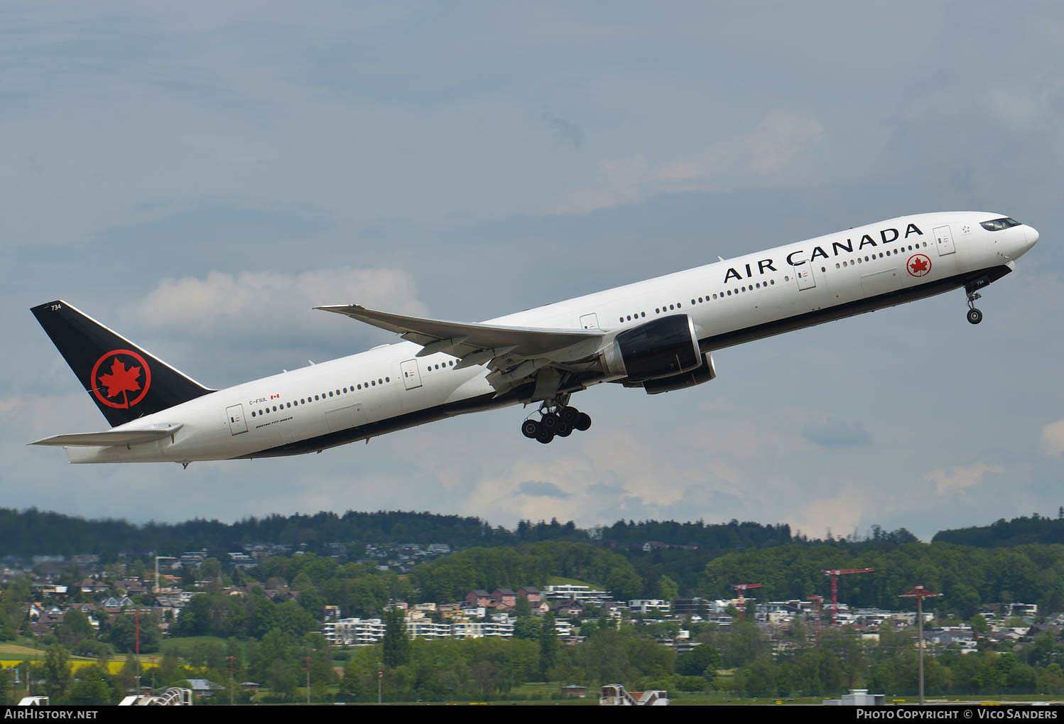Aircraft Photo of C-FIUL | Boeing 777-333/ER | Air Canada | AirHistory.net #621492