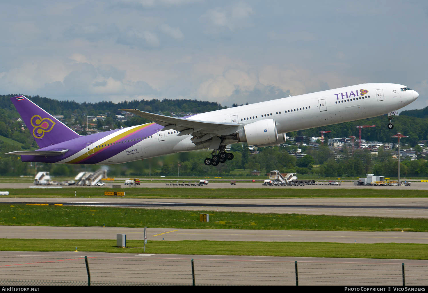 Aircraft Photo of HS-TKV | Boeing 777-3D7/ER | Thai Airways International | AirHistory.net #621556
