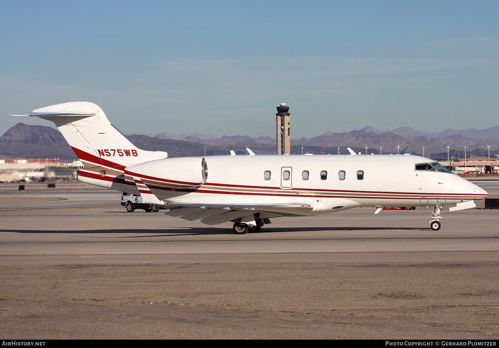 Aircraft Photo of N575WB | Bombardier Challenger 300 (BD-100-1A10) | AirHistory.net #621592