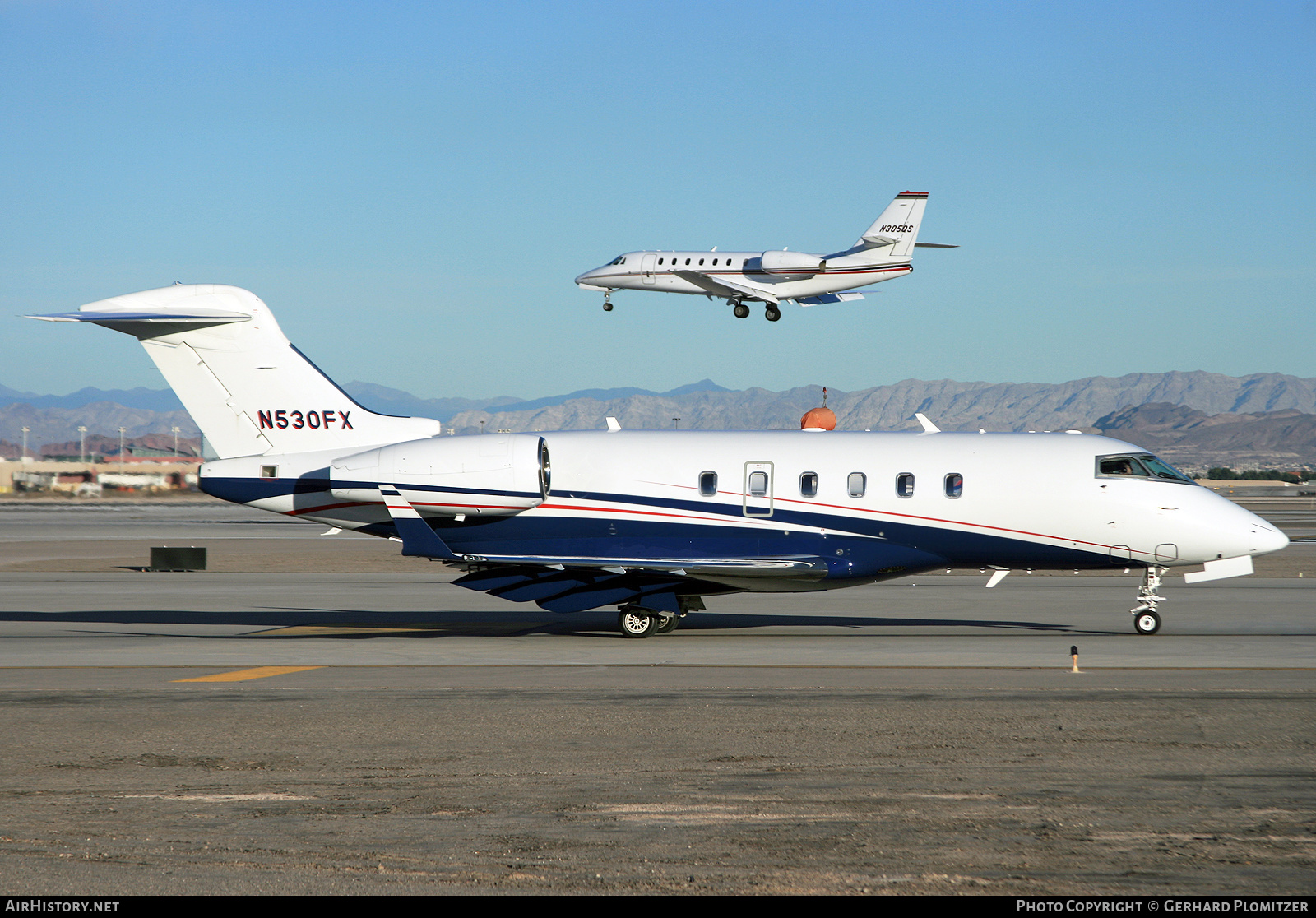 Aircraft Photo of N530FX | Bombardier Challenger 300 (BD-100-1A10) | AirHistory.net #621605