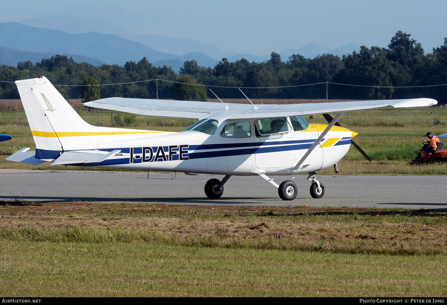 Aircraft Photo of I-DAFE | Cessna 172N Skyhawk II | AirHistory.net #621653