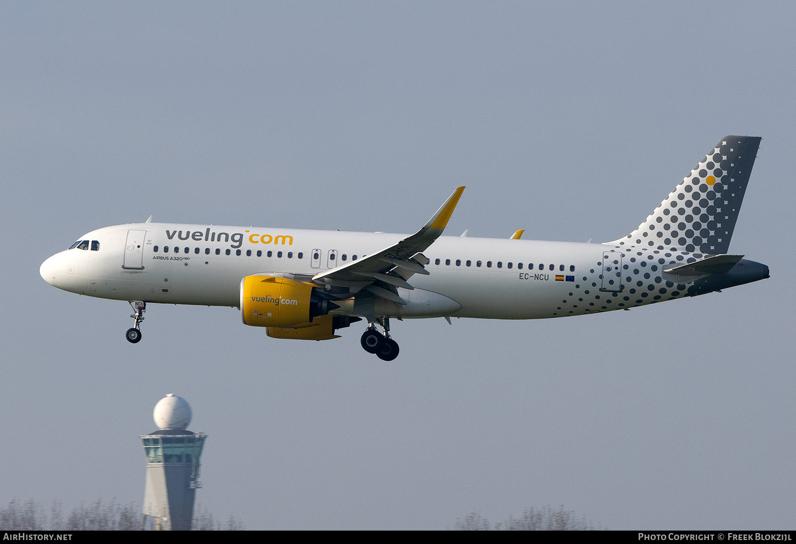 Aircraft Photo of EC-MCU | Airbus A320-214 | Vueling Airlines | AirHistory.net #621743