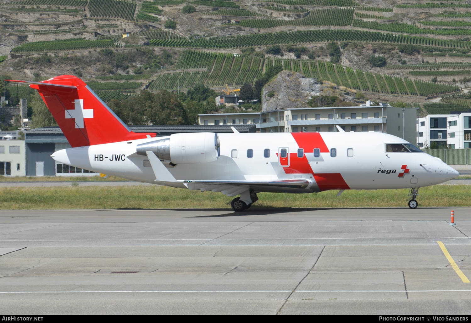 Aircraft Photo of HB-JWC | Bombardier Challenger 650 (CL-600-2B16) | REGA - Swiss Air Ambulance | AirHistory.net #621838