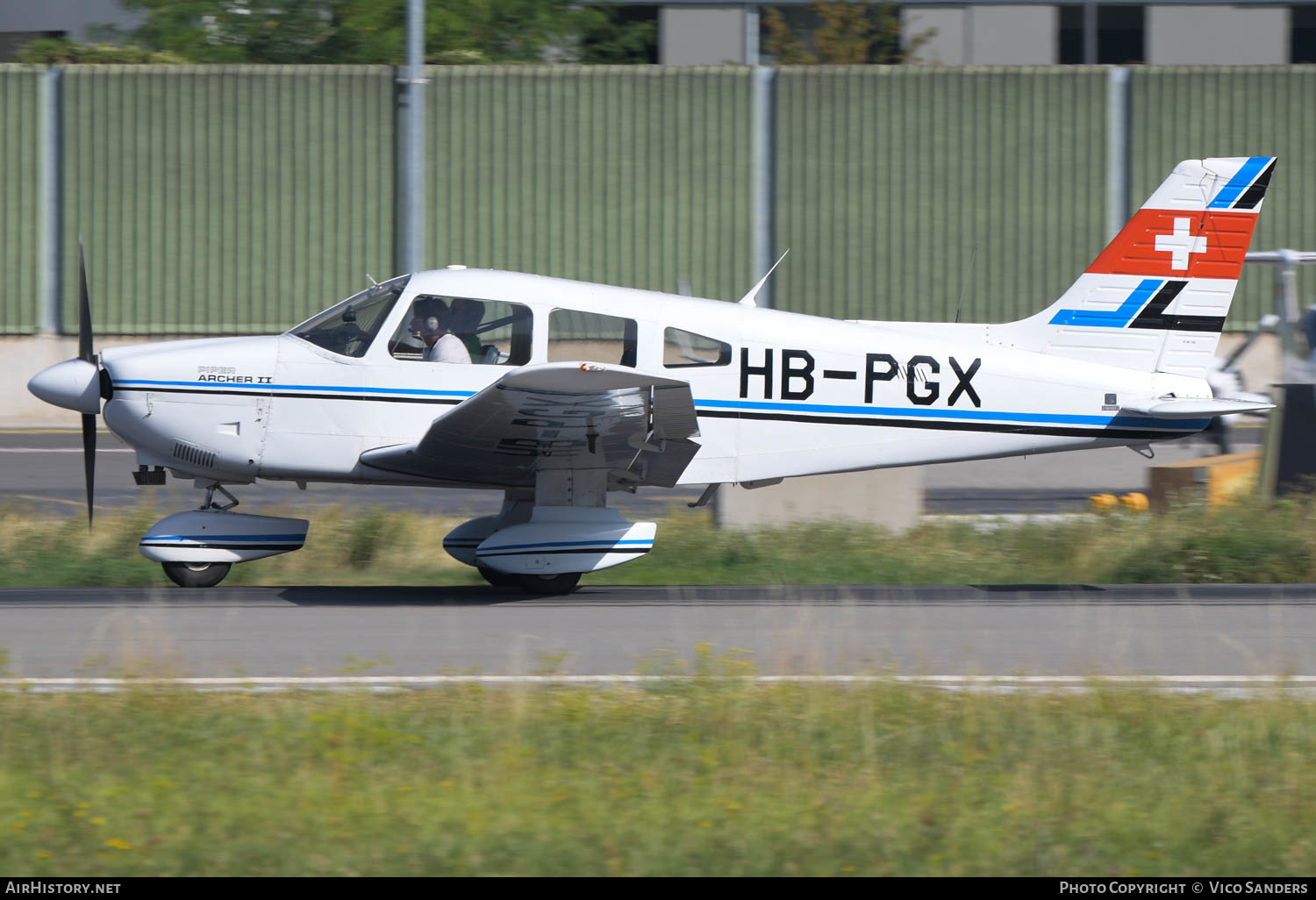 Aircraft Photo of HB-PGX | Piper PA-28-181 Archer II | AirHistory.net #621841