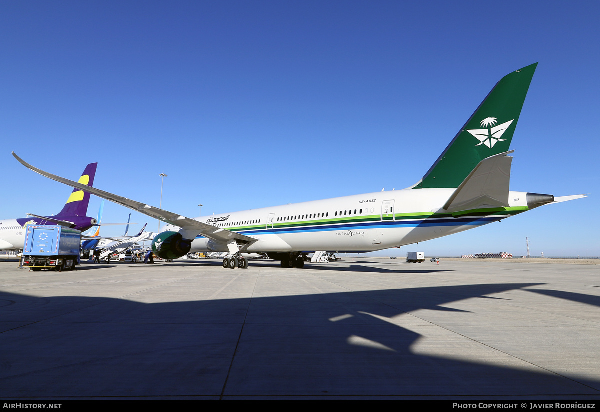 Aircraft Photo of HZ-AR32 | Boeing 787-10 Dreamliner | Saudia - Saudi Arabian Airlines | AirHistory.net #622187