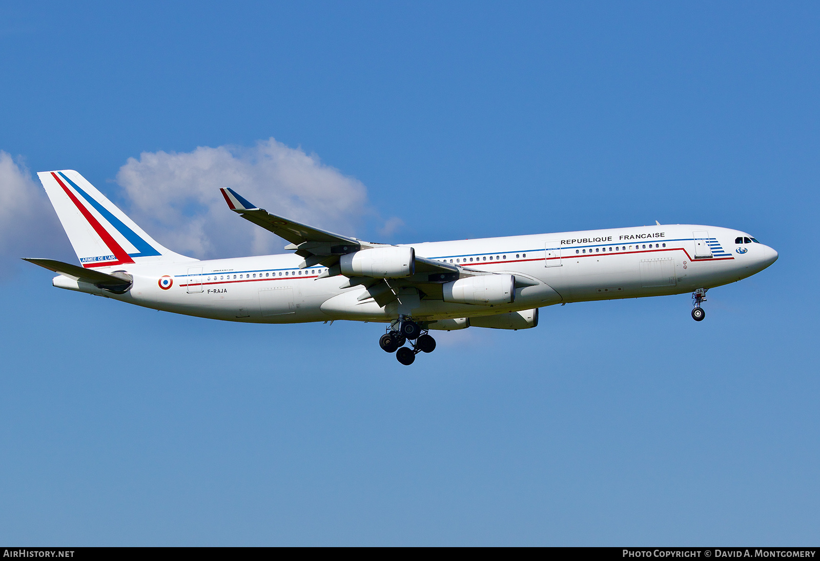 Aircraft Photo of 075 | Airbus A340-211 | France - Air Force | AirHistory.net #622506