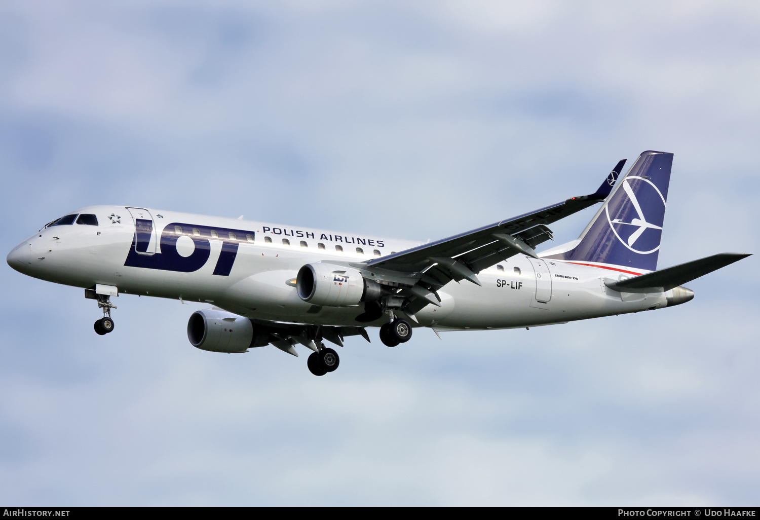 Aircraft Photo of SP-LIF | Embraer 175SU (ERJ-170-200SU) | LOT Polish Airlines - Polskie Linie Lotnicze | AirHistory.net #622581