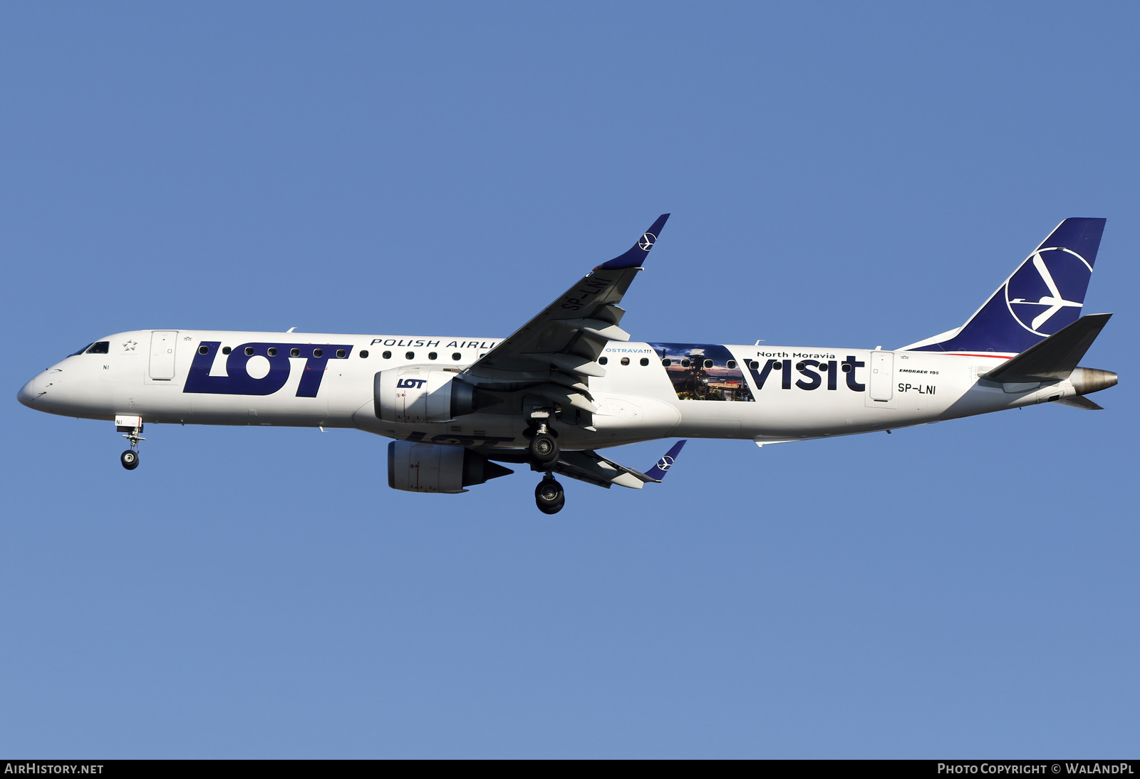 Aircraft Photo of SP-LNI | Embraer 195LR (ERJ-190-200LR) | LOT Polish Airlines - Polskie Linie Lotnicze | AirHistory.net #622747