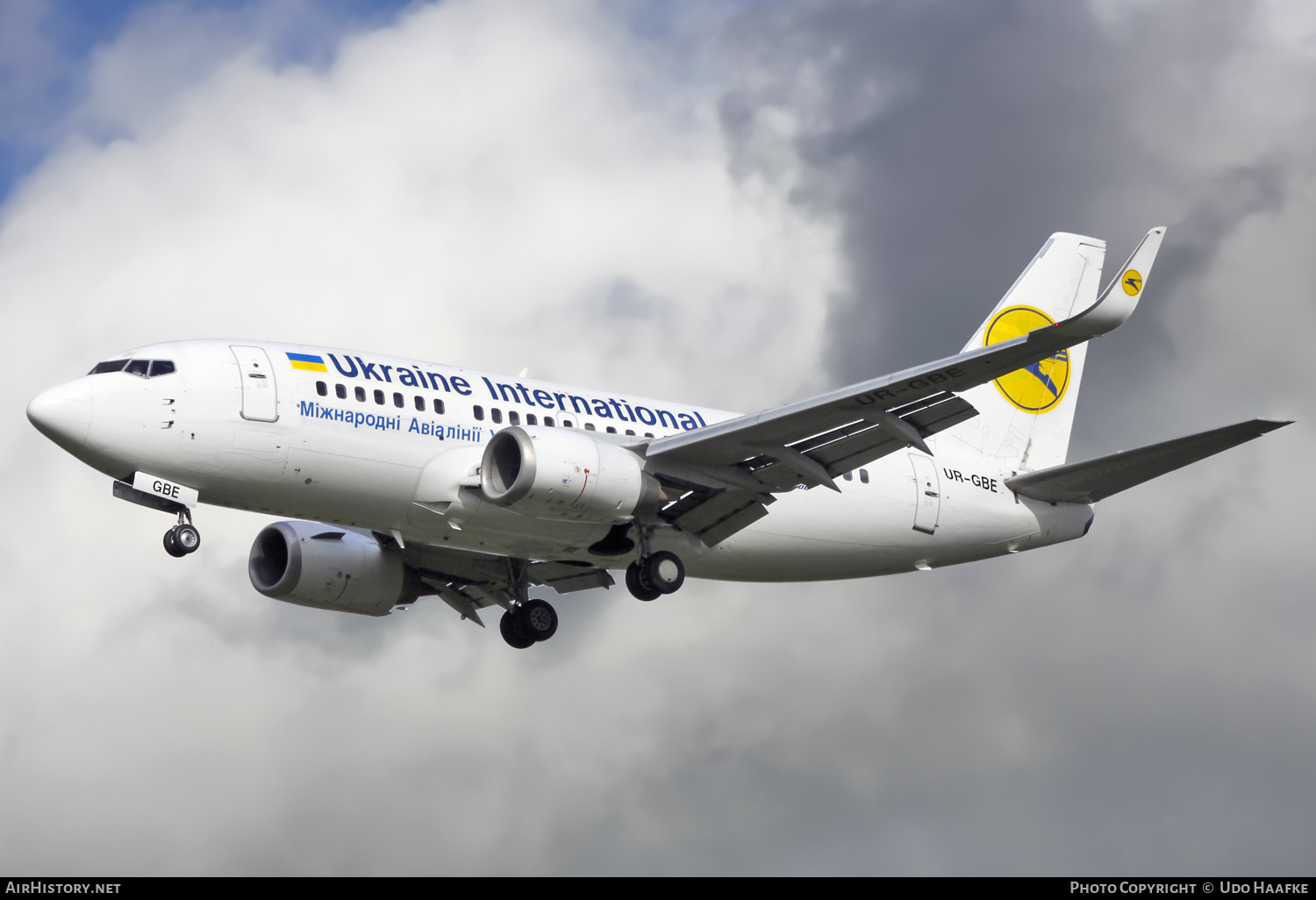 Aircraft Photo of UR-GBE | Boeing 737-548 | Ukraine International Airlines | AirHistory.net #622882