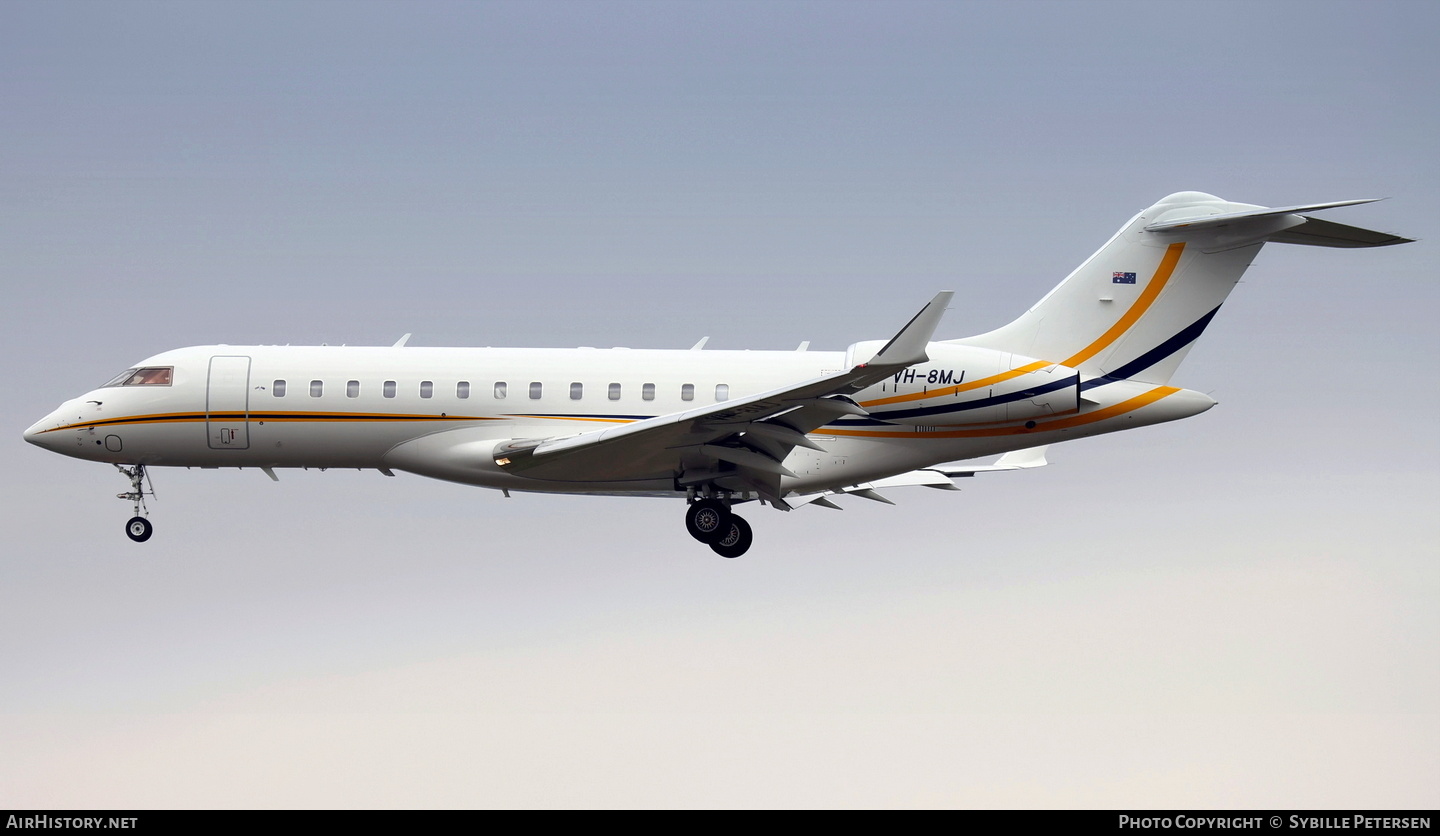 Aircraft Photo of VH-8MJ | Bombardier Global Express XRS (BD-700-1A10) | AirHistory.net #622950