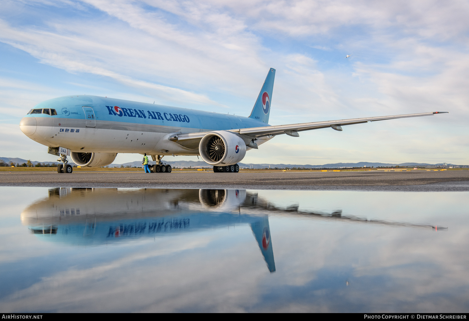 Aircraft Photo of HL8043 | Boeing 777-F | Korean Air Cargo | AirHistory.net #623578