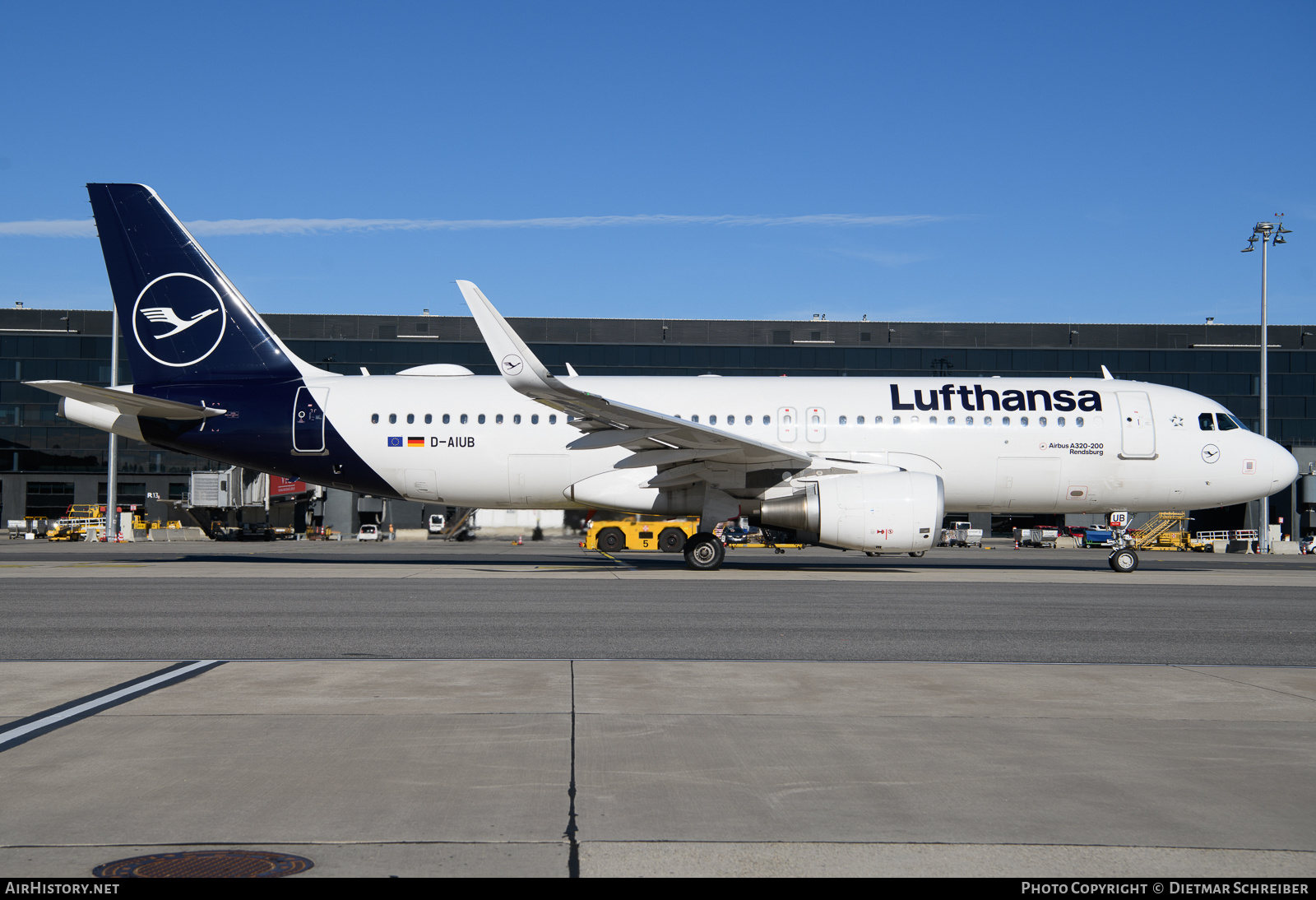 Aircraft Photo of D-AIUB | Airbus A320-214 | Lufthansa | AirHistory.net #623612